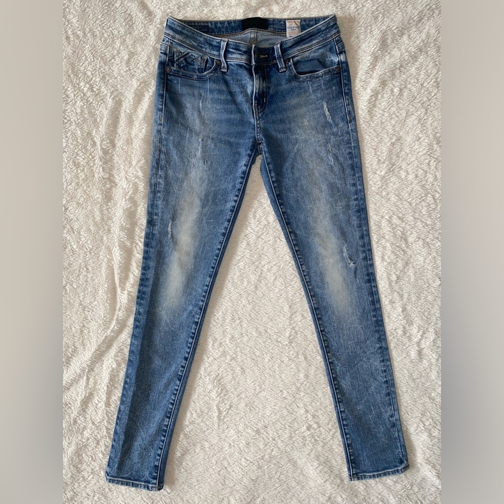 SZ 26 x 32 Buckle Black Women's Blue Skinny Jeans with Light Distressing